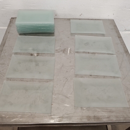 20 assiettes en verre - 29,5 x 18,5 cm